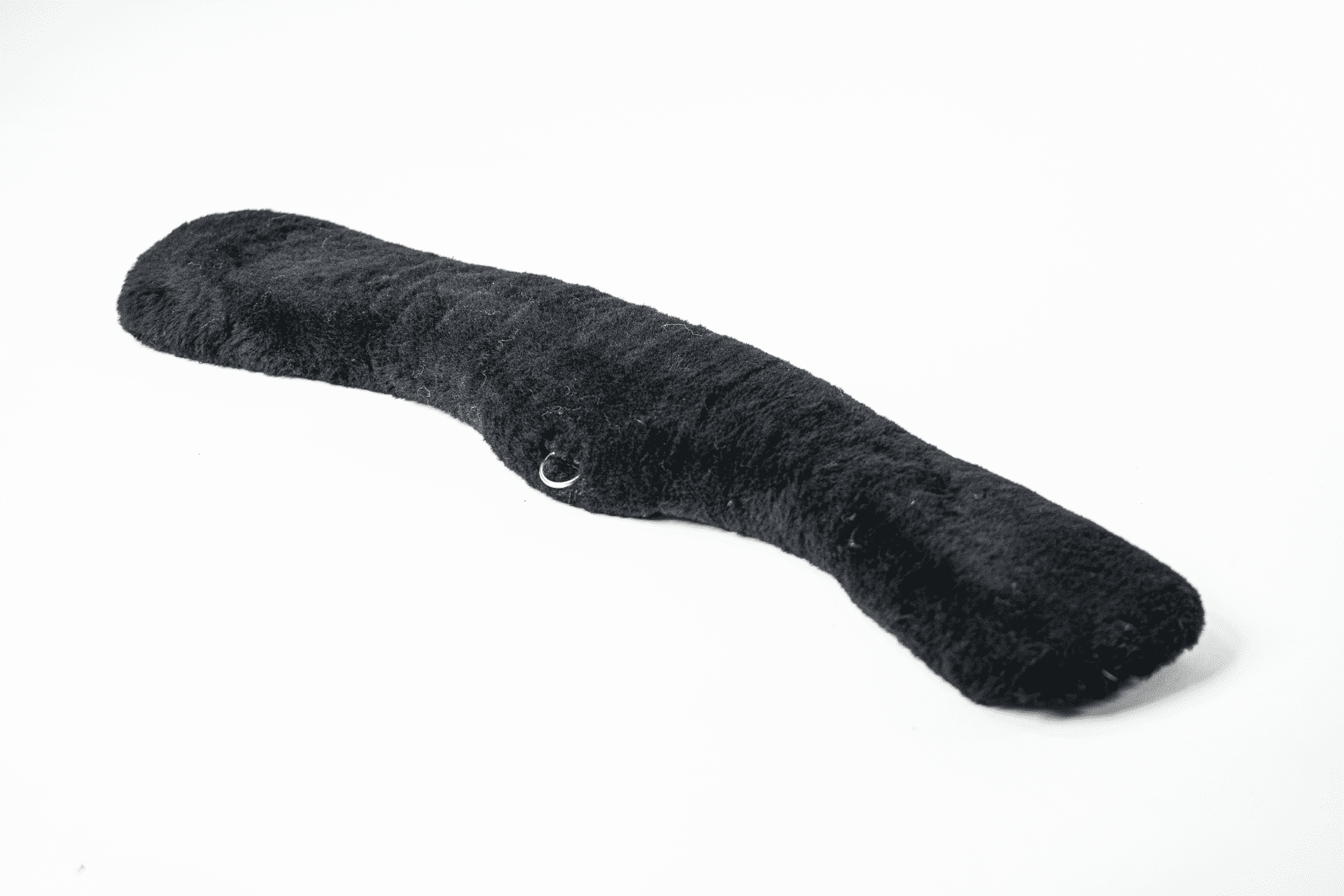 Se Lammeovertræk Slim-Line Crescent Dressur gjord 70 cm 28 Natural Sort hos Dansk Rideudstyr
